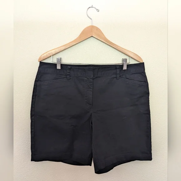 Lands' End Women's Black Mid-Rise Shorts‎ - Picture 4 of 5